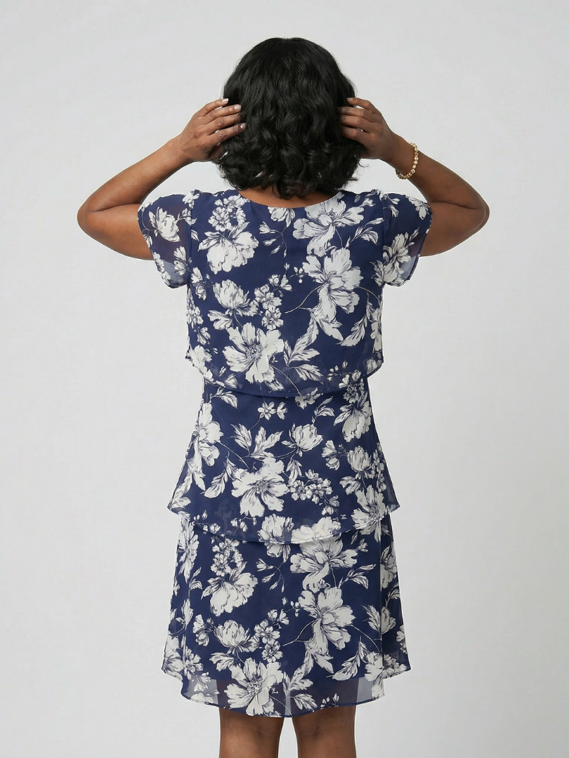 Thea | Subtil florales Kleid in Knielänge