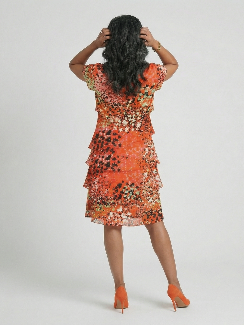 Evania | Knielanges Kleid mit verstreutem Muster