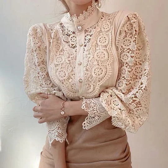 Tove | Langärmlige Bluse mit Spitze und Details