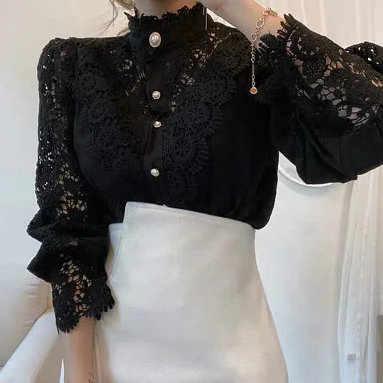 Tove | Langärmlige Bluse mit Spitze und Details