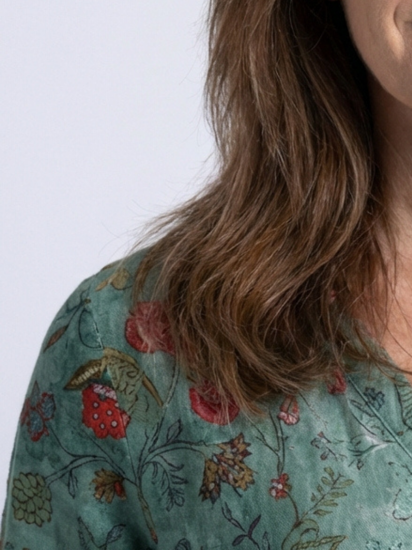 Marina | Maxikleid mit Dreiviertelärmeln und V-Ausschnitt im floralen Design
