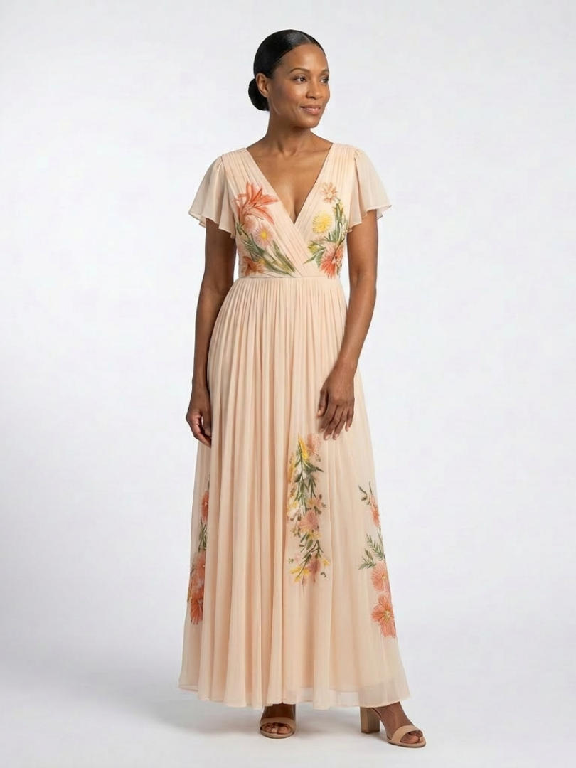 Calista | Maxikleid mit floralem Plissee und kurzen Ärmeln in V-Form
