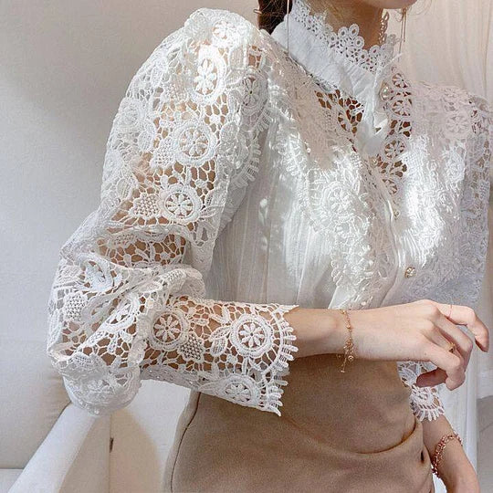 Tove | Langärmlige Bluse mit Spitze und Details