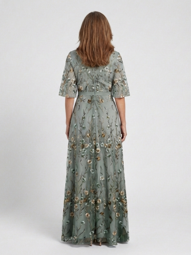 Evadne | Maxikleid mit kurzen Ärmeln und floralem V-Ausschnitt