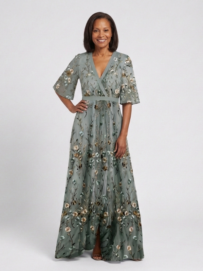 Evadne | Maxikleid mit kurzen Ärmeln und floralem V-Ausschnitt